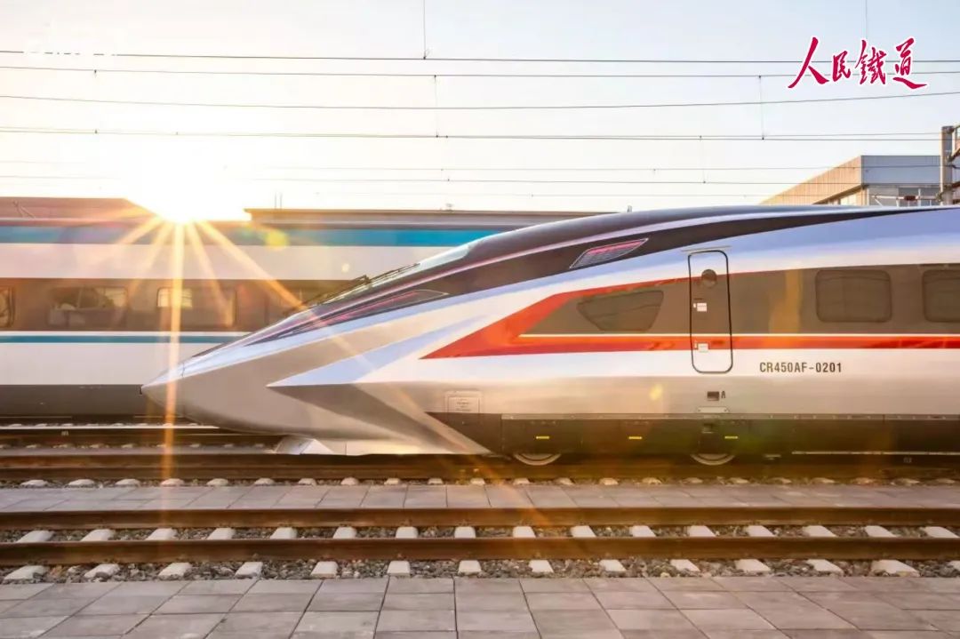 CR450 动车组亮相,新一代高速列车加速驶来