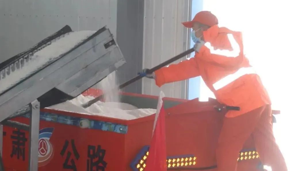 高速服务区大变样!停车更便、服务更暖