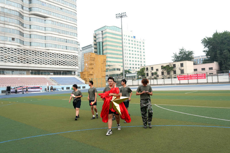 北京交通大学3600余名大一新生开启两周军训生活