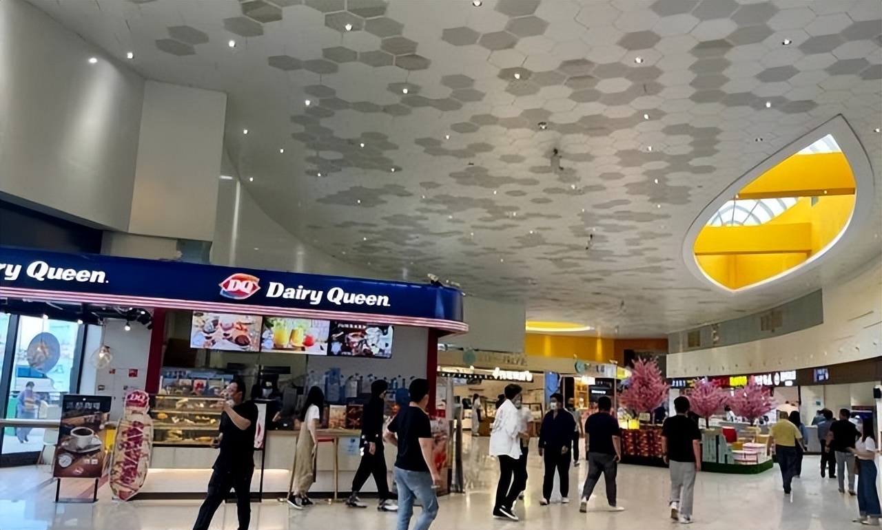 高速服务区大变样,从休息点变消费场所,旅客歇脚好去处