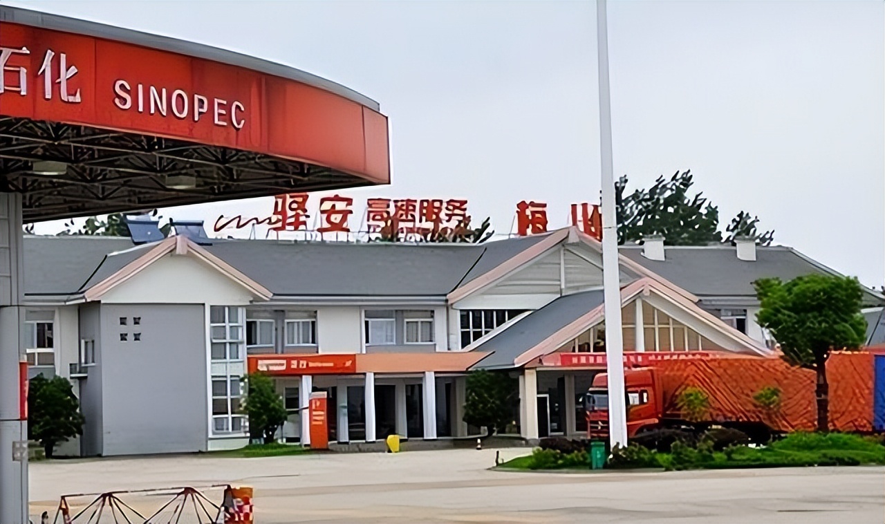 高速服务区大变样,从休息点变消费场所,旅客歇脚好去处