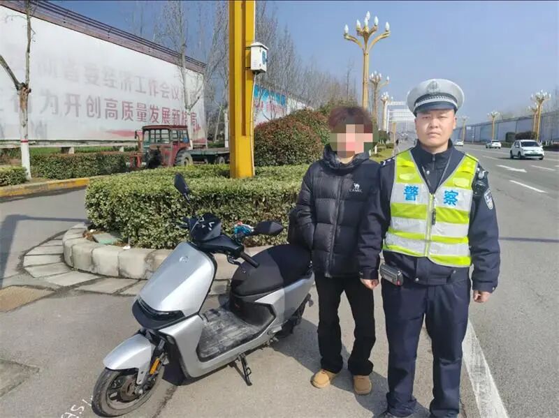 漯河交警查处准驾不符与无证骑电摩等严重交通违法行为