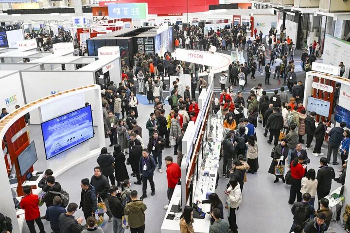 AI助力创意产品兴起,不依赖外挂,独居App成热门