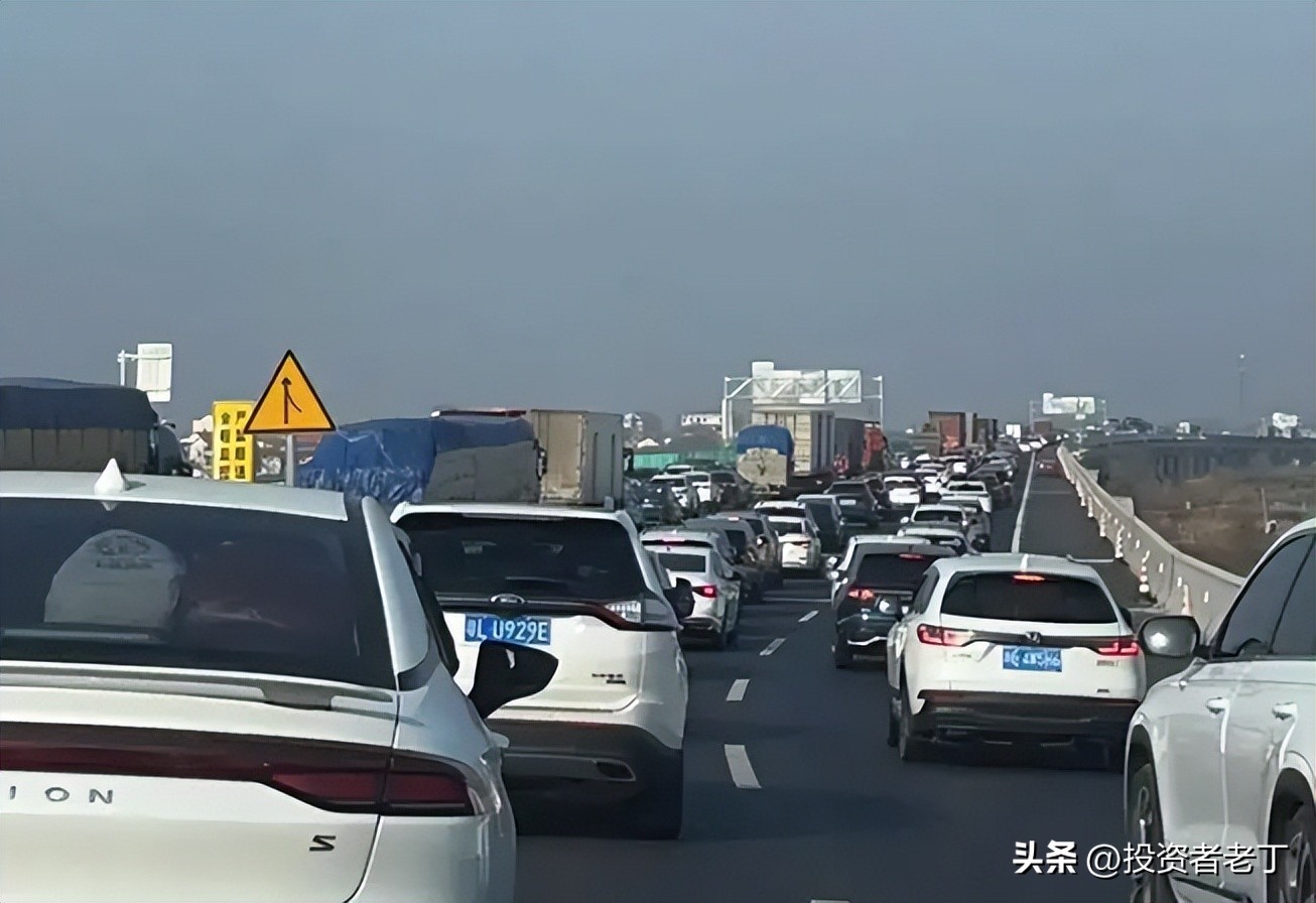 两会代表建议私家车高速免费额度按年算,别只集中在节假日