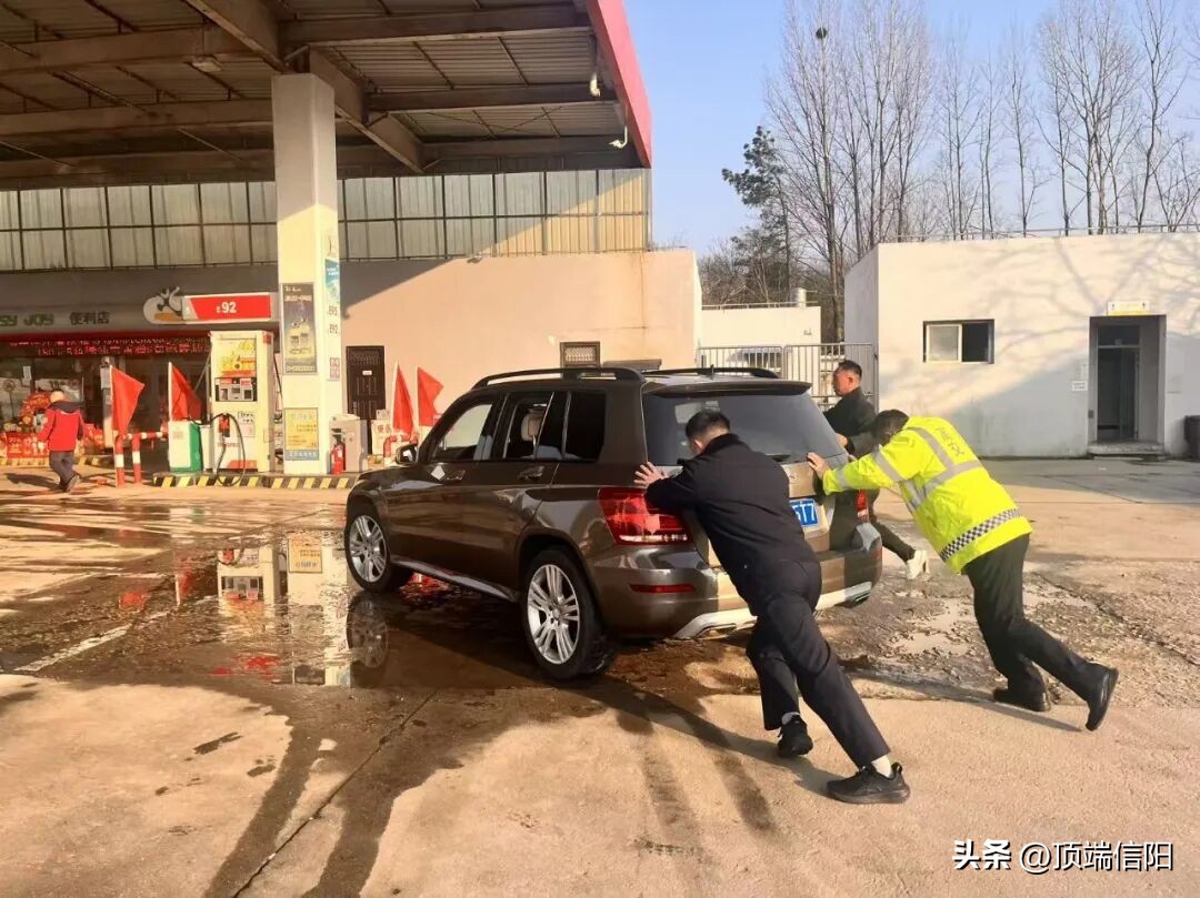 新春佳节信阳高速交警坚守一线 守护豫南高速平安返程路