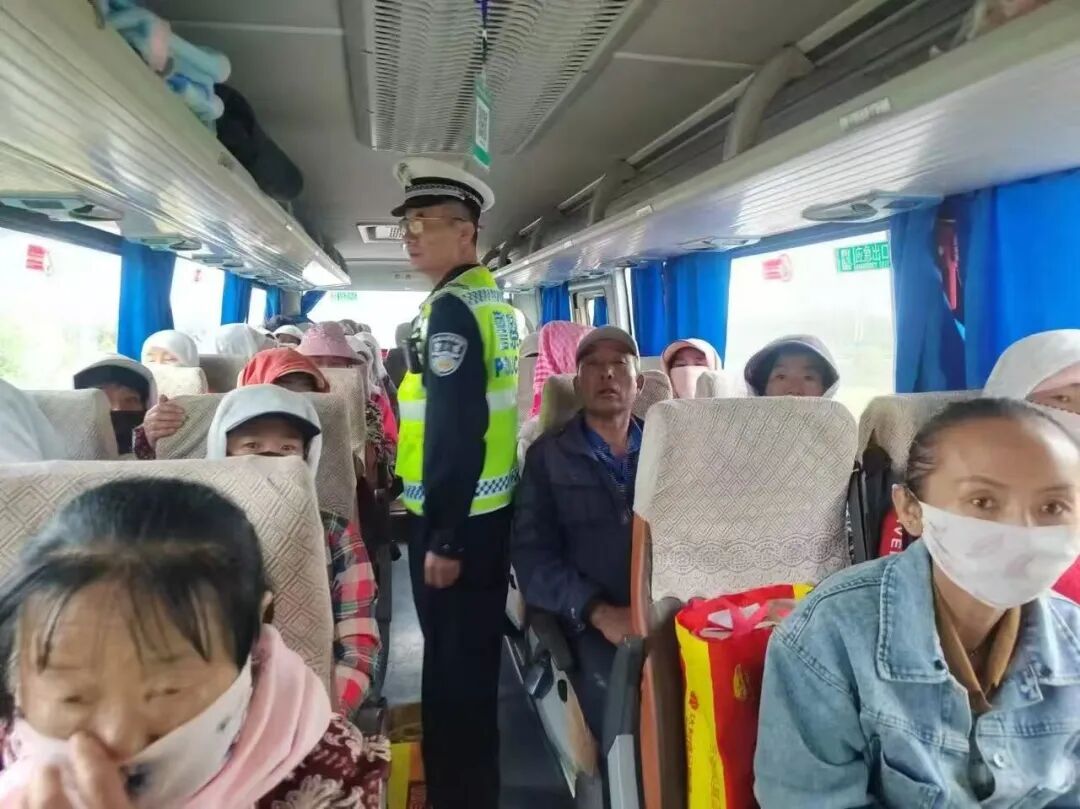 秋收季农村三流叠加违章高发,公安交管部门全力保障安全