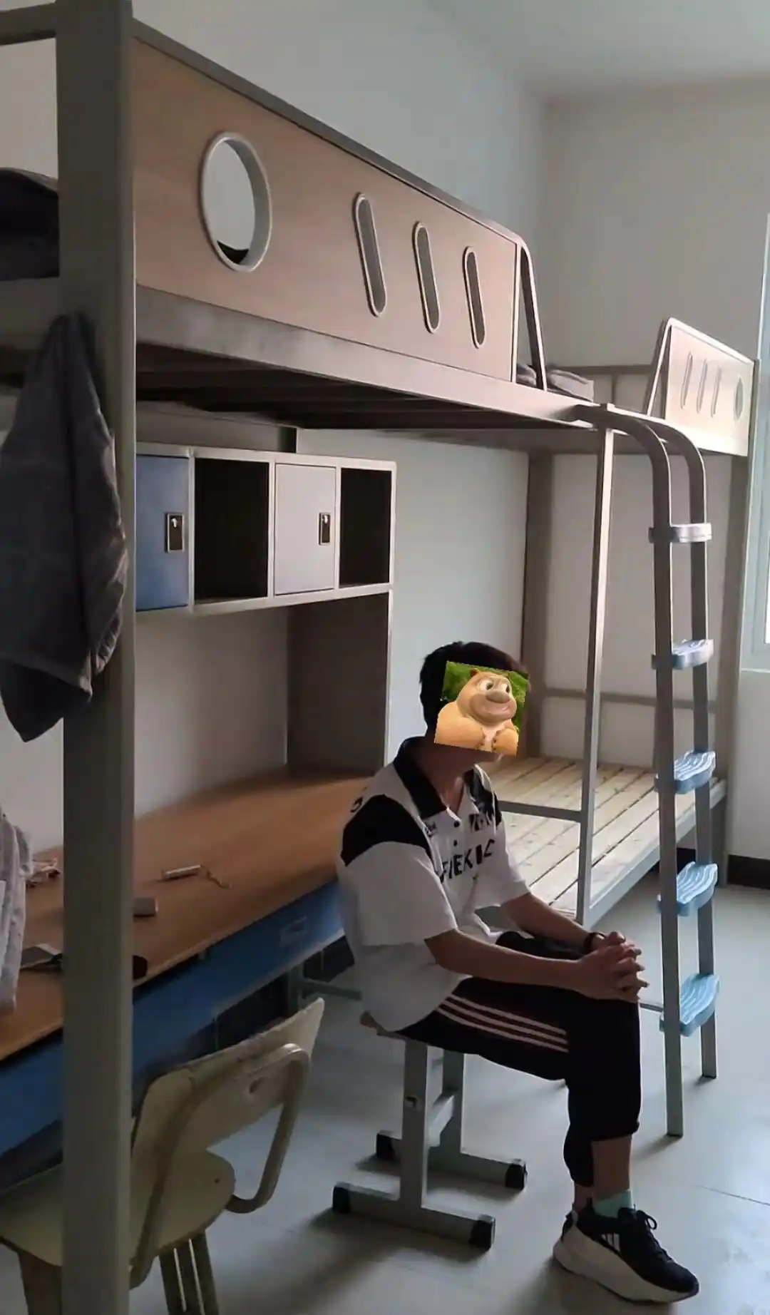 大学新生报到被分到单人宿舍，只因来晚了其他宿舍已满