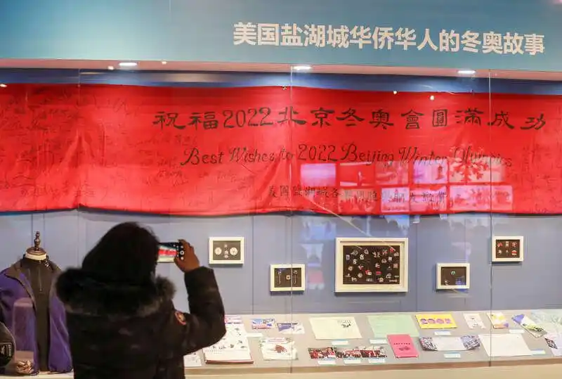 冬奥会开幕时间引海外关注 法国华侨守候直播