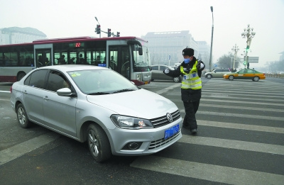 单双号限行首日车速快20% 违规车辆这样罚